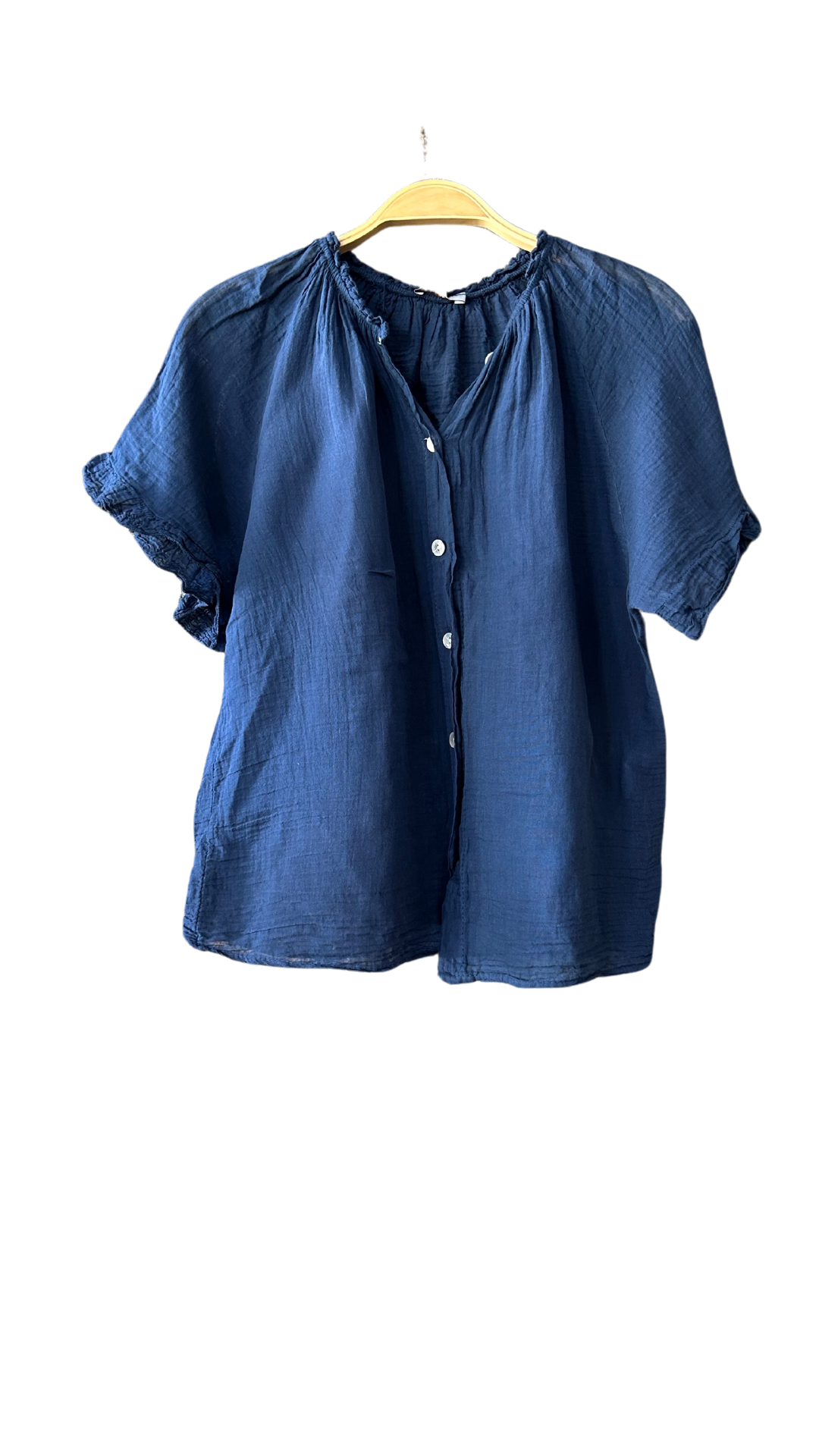 Chemise col mao en voile de coton avec manches courtes. Légère et élégante, parfaite pour un look estival chic.
100% Coton
Taille Unique