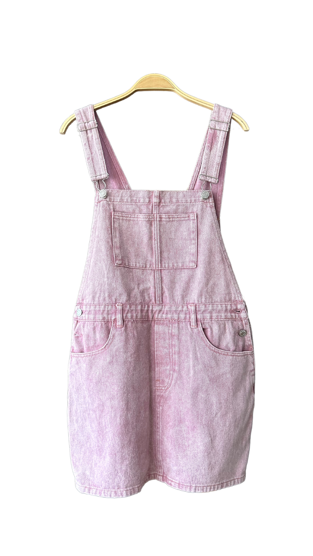 Combinaison jupe en jean vieux rose. Un style décontracté et tendance pour un look casual chic.
100% Coton
S = 36 / M = 38 / L = 40