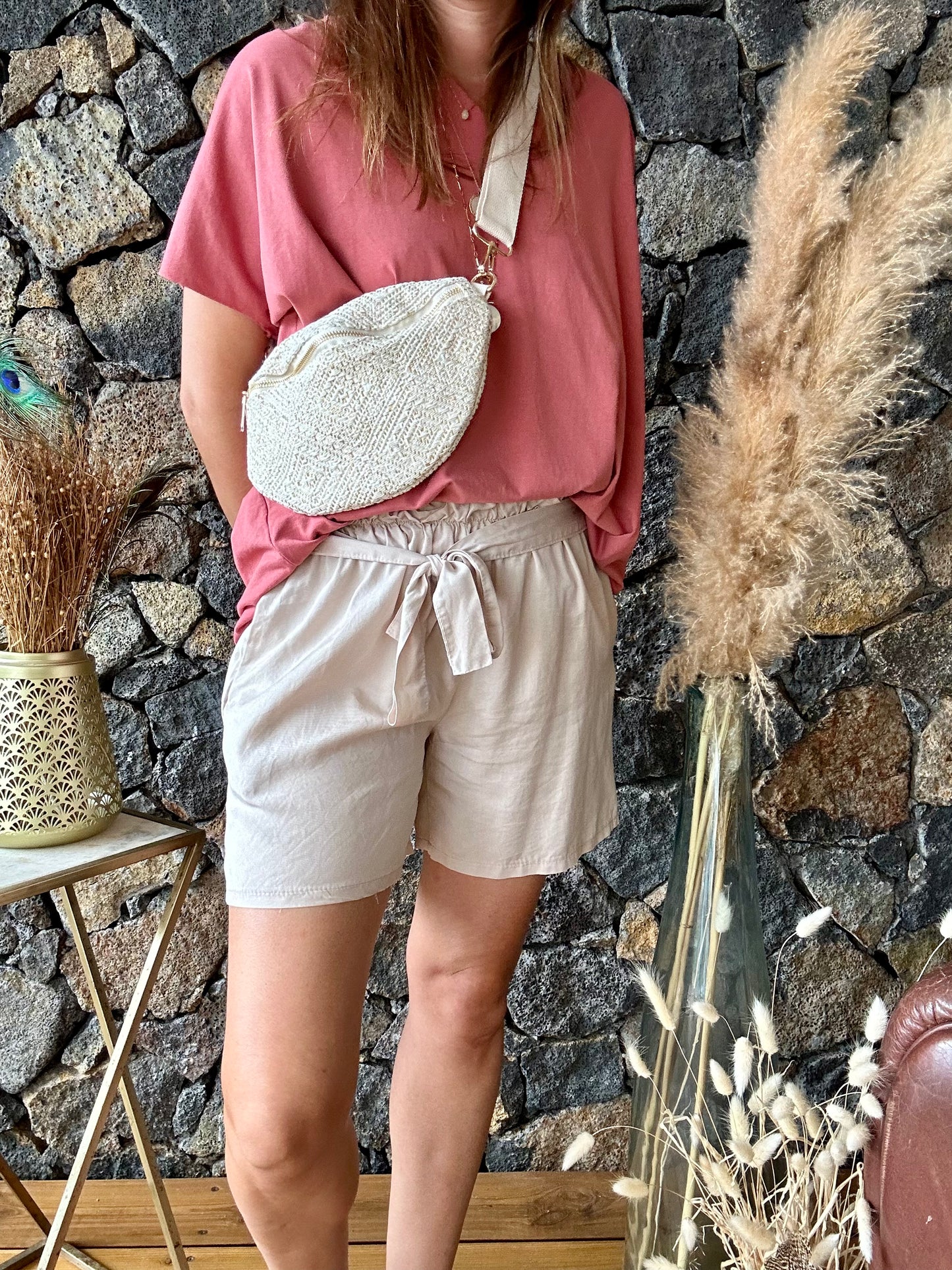 Tee-shirt framboise en coton col V, shopping en ligne, collection exclusive, service client en ligne.