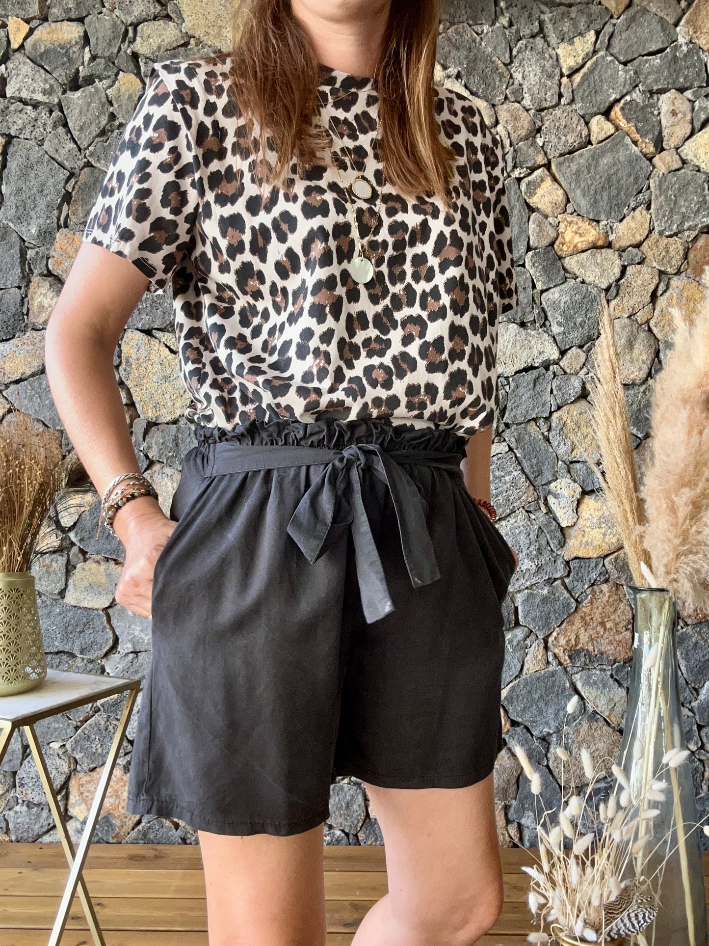 Tee-shirt léopard en coton léger, une pièce tendance à avoir dans sa garde-robe. Achat en ligne, livraison gratuite à partir de 100€.