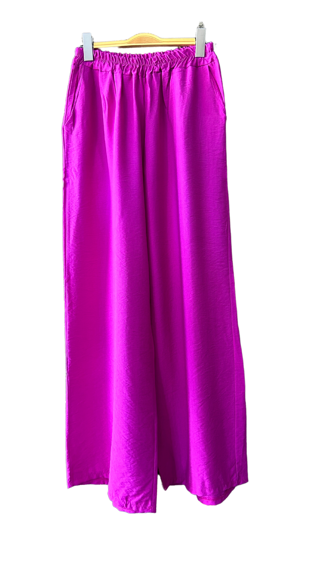 Ensemble pantalon et chemise en viscose couleur violet. Confortable et léger, idéal pour un look élégant et décontracté.

Violet ou Chocolat
100% Viscose
Taille Unique