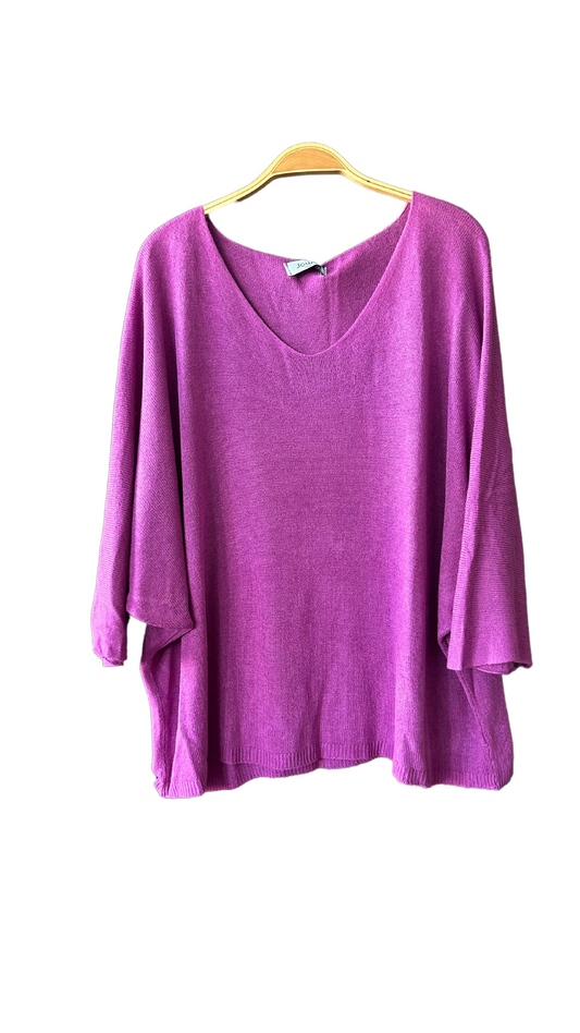 Pull oversize Violet en viscose, parfait pour un look décontracté. Achetez sur notre boutique en ligne île de la Réunion, avec livraison gratuite pour les commandes à partir de 100€.