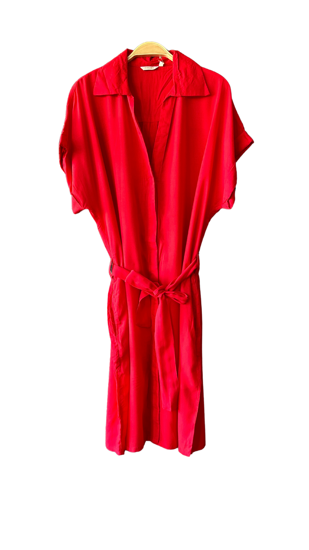 Robe Rouge en Viscose disponible sur notre boutique en ligne à l'île de La Réunion. Élégante et chic, elle allie confort et style. Livraison gratuite au showroom ou à domicile à partir de 100€ d'achat. Découvrez-la dans notre concept store 974 en ligne.