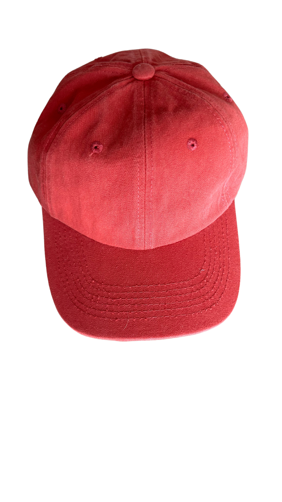 Casquette rouille délavé en coton, ajustable pour un confort parfait et un style décontracté.