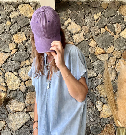 Casquette Violette en coton, ajustable pour un confort parfait et un style décontracté.Profitez de la livraison gratuite au showroom pour un style chic et pratique.