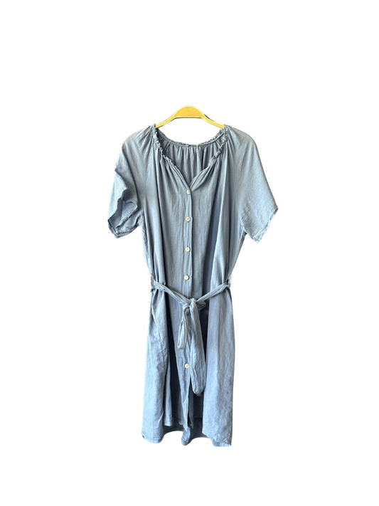 robe bleu ciel en voile de coton, col Mao, manche courte. disponible sur le site livraison gratuite 
