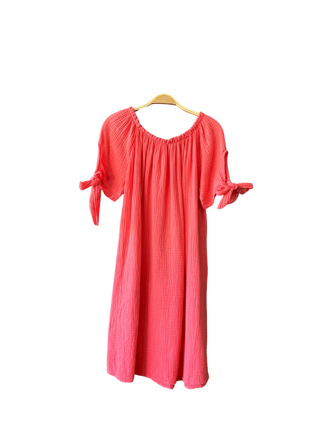 robe corail en gaze de coton décolleté élastique et noeud sur les bras vue de face sur fond blanc. disponible sur notre e-shop