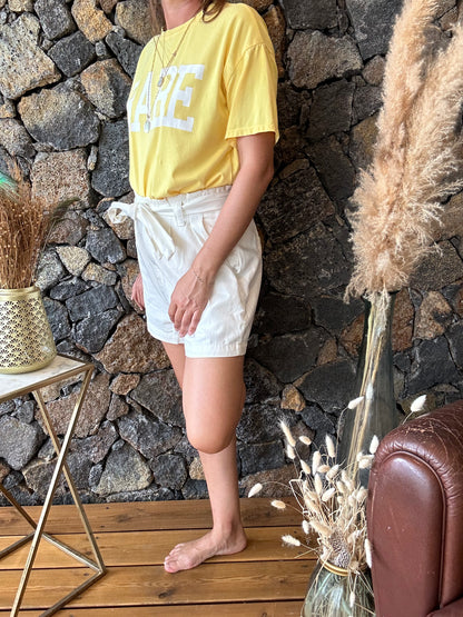 Tee-shirt jaune vif en coton, inscription "babe" blanche - Sélection mode en ligne pour un style tendance.