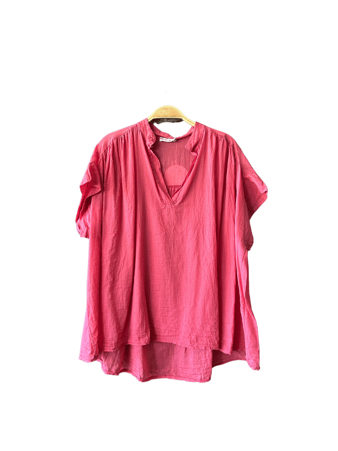 Top oversize en voile de coton couleur framboise, col V. Une pièce à la fois lumineuse et légère, qui vous accompagnera partout. Commandez en ligne dès maintenant et bénéficiez de la livraison gratuite.